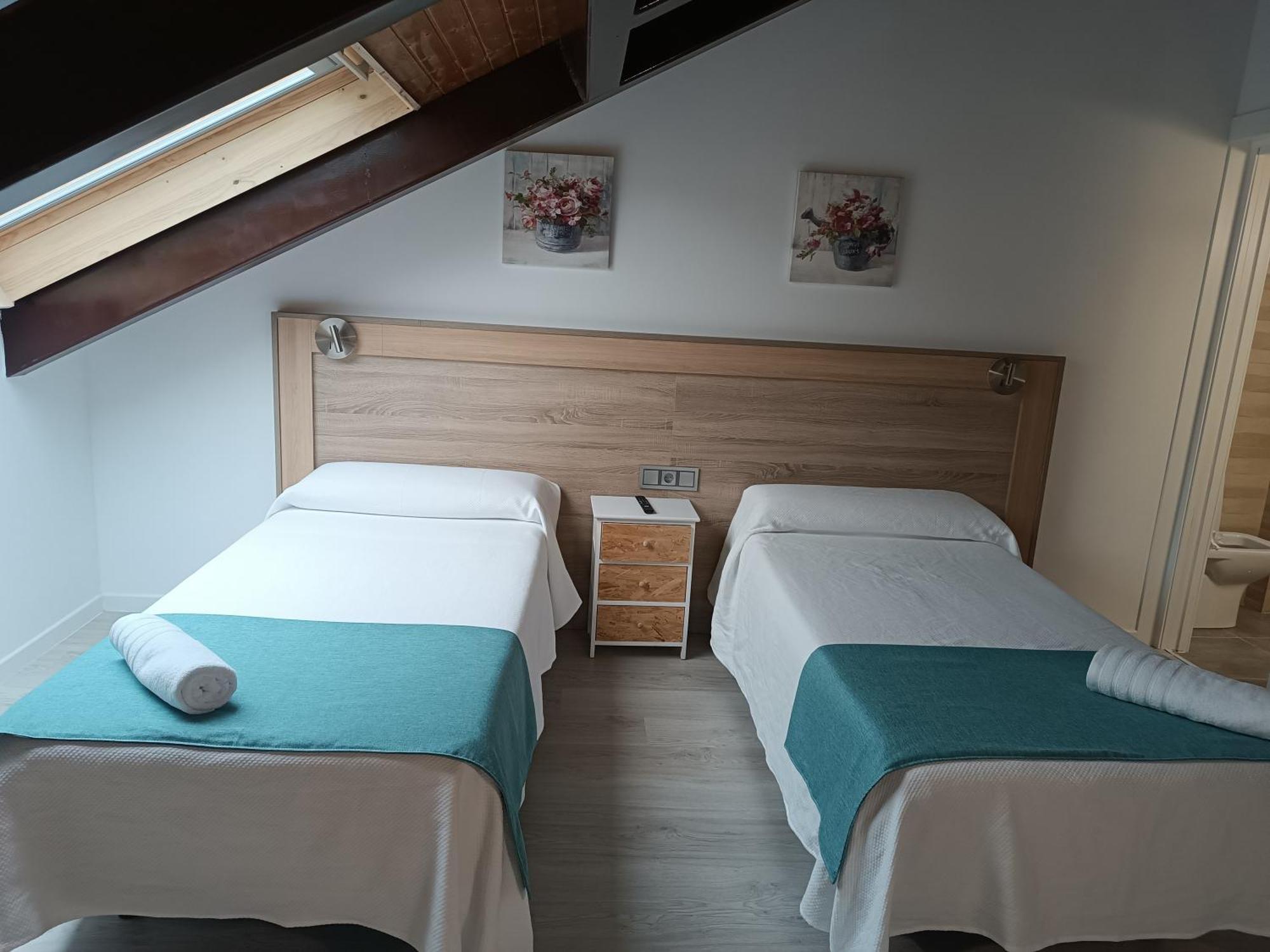 Apartamentos Turisticos Avila Puerta De Los Leales 1-2 エクステリア 写真