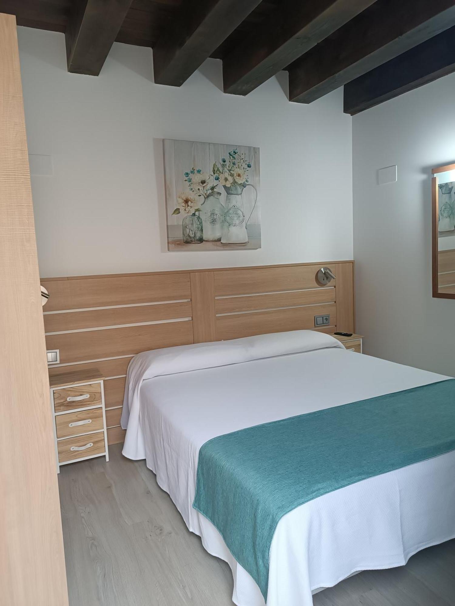 Apartamentos Turisticos Avila Puerta De Los Leales 1-2 エクステリア 写真