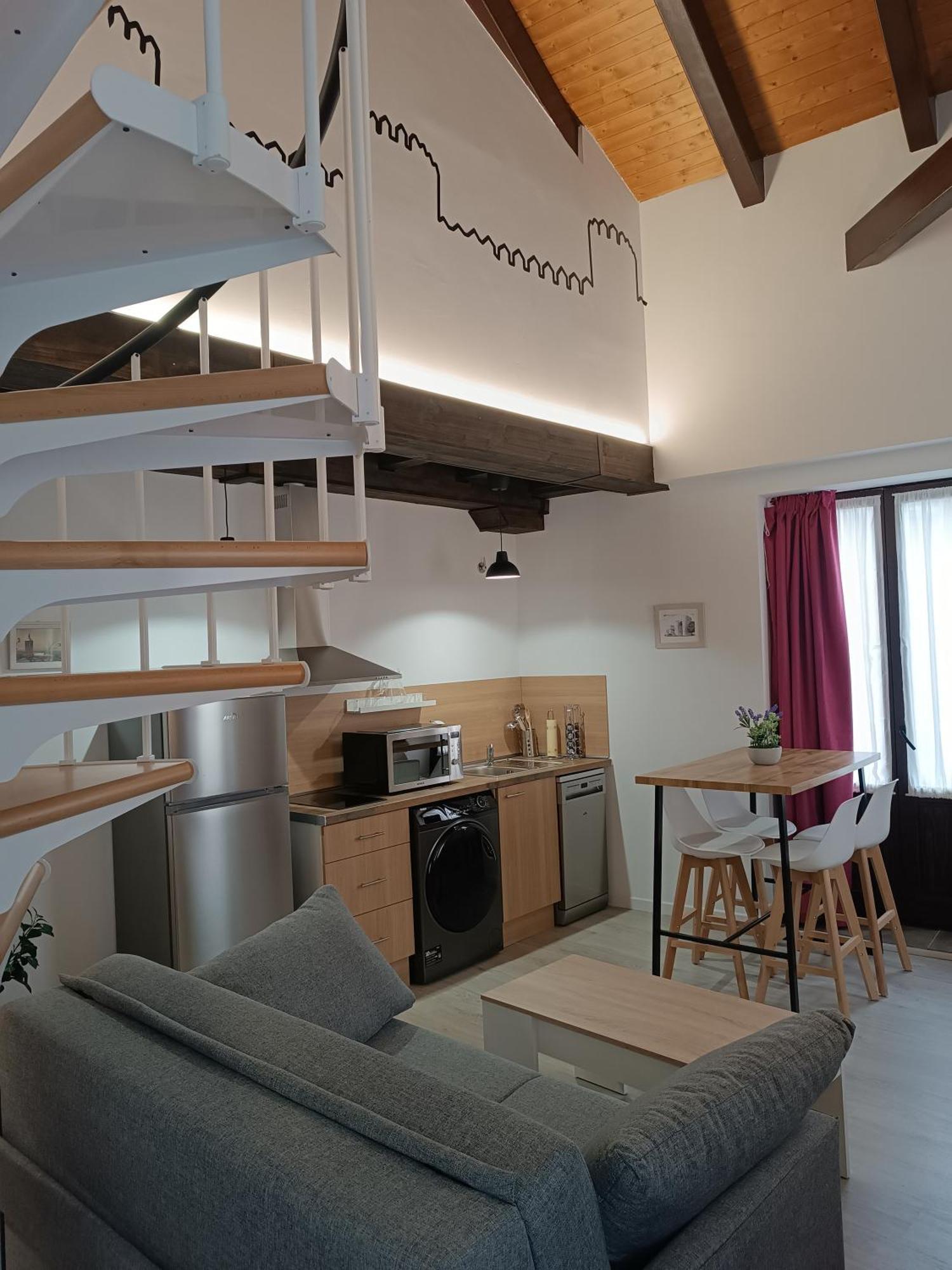 Apartamentos Turisticos Avila Puerta De Los Leales 1-2 エクステリア 写真