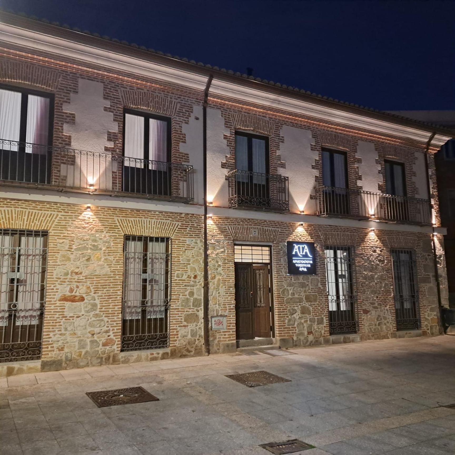 Apartamentos Turisticos Avila Puerta De Los Leales 1-2 エクステリア 写真